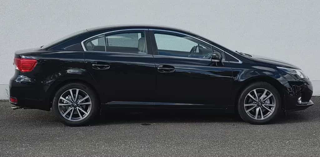 Toyota Avensis 1.8 Executive Automatik Navi Leder Xenon 12/2011-photo-4