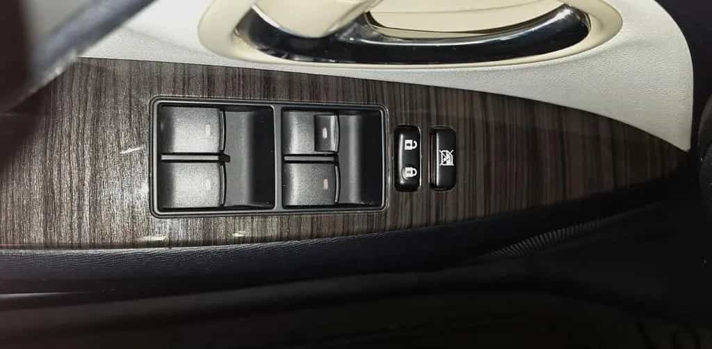 Toyota Avensis 1.8 Executive Automatik Navi Leder Xenon 12/2011-photo-8