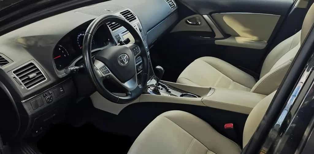 Toyota Avensis 1.8 Executive Automatik Navi Leder Xenon 12/2011-photo-9