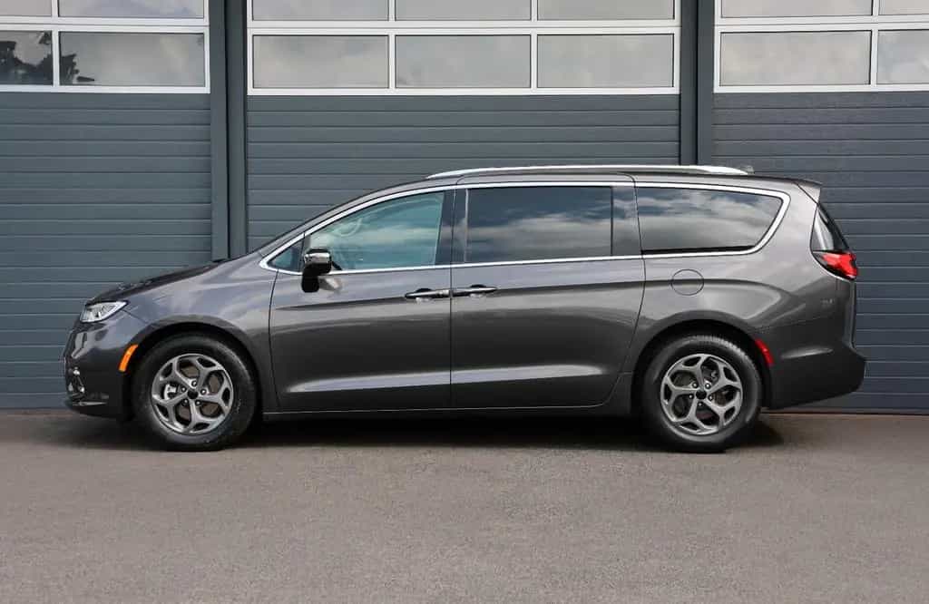 Chrysler Pacifica 3.6 LIMITED/ACC/PANO/4xSHZ/LHZ/SBL/KAM 04/2023-photo-3