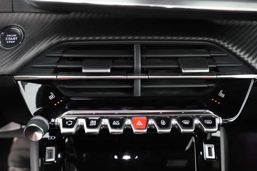 Peugeot 2008 GT-Line PureTech 130 Aut. LED Navi Kamera 01/2023-photo-11