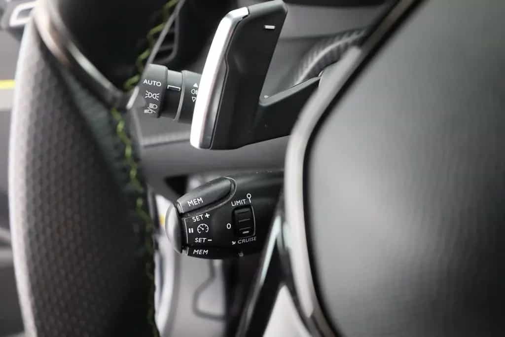 Peugeot 2008 GT-Line PureTech 130 Aut. LED Navi Kamera 01/2023-photo-18