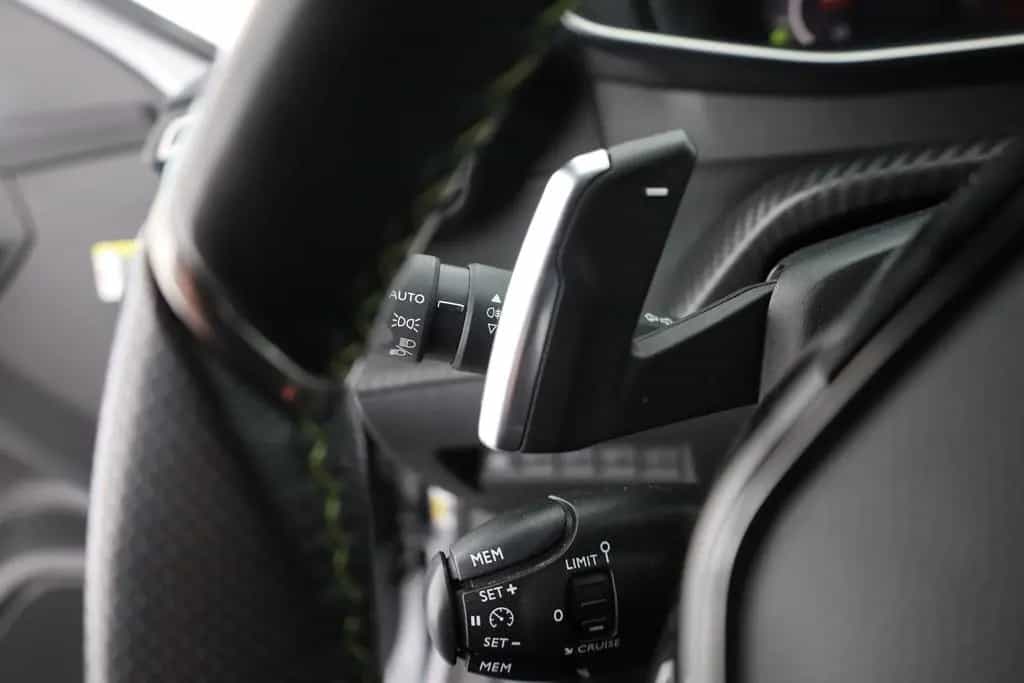 Peugeot 2008 GT-Line PureTech 130 Aut. LED Navi Kamera 01/2023-photo-19