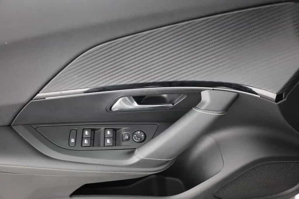 Peugeot 2008 GT-Line PureTech 130 Aut. LED Navi Kamera 01/2023-photo-21
