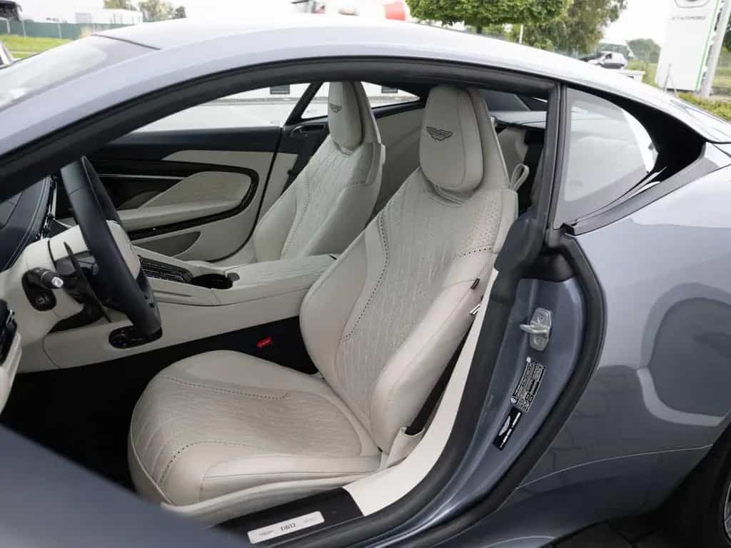 Aston Martin DB12 V8 Coupe 04/2024-photo-11