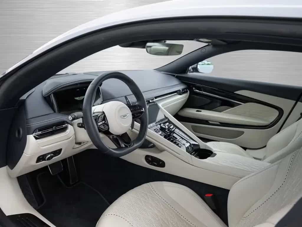 Aston Martin DB12 V8 Coupe 04/2024-photo-2