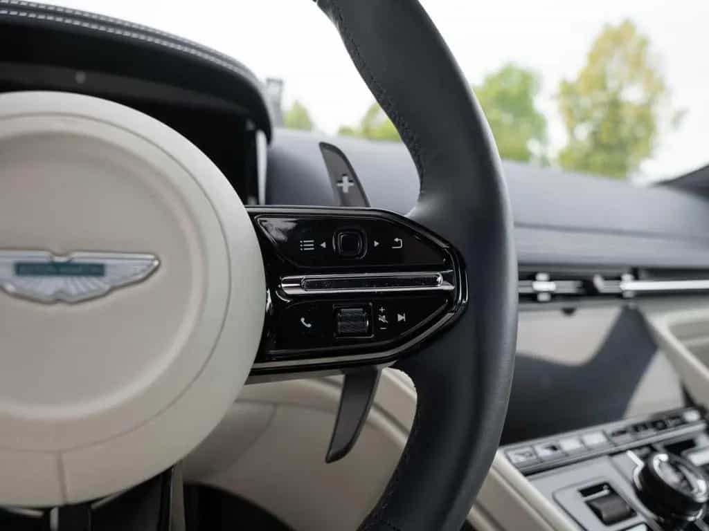 Aston Martin DB12 V8 Coupe 04/2024-photo-30