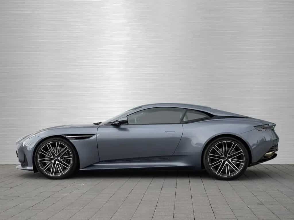 Aston Martin DB12 V8 Coupe 04/2024-photo-39