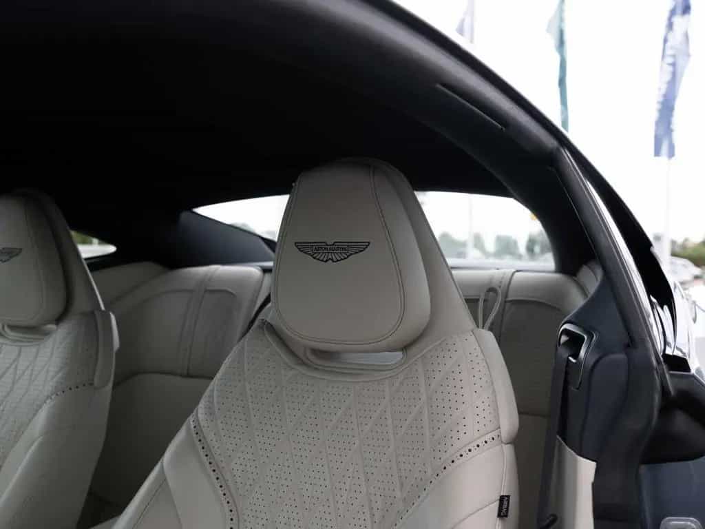 Aston Martin DB12 V8 Coupe 04/2024-photo-4
