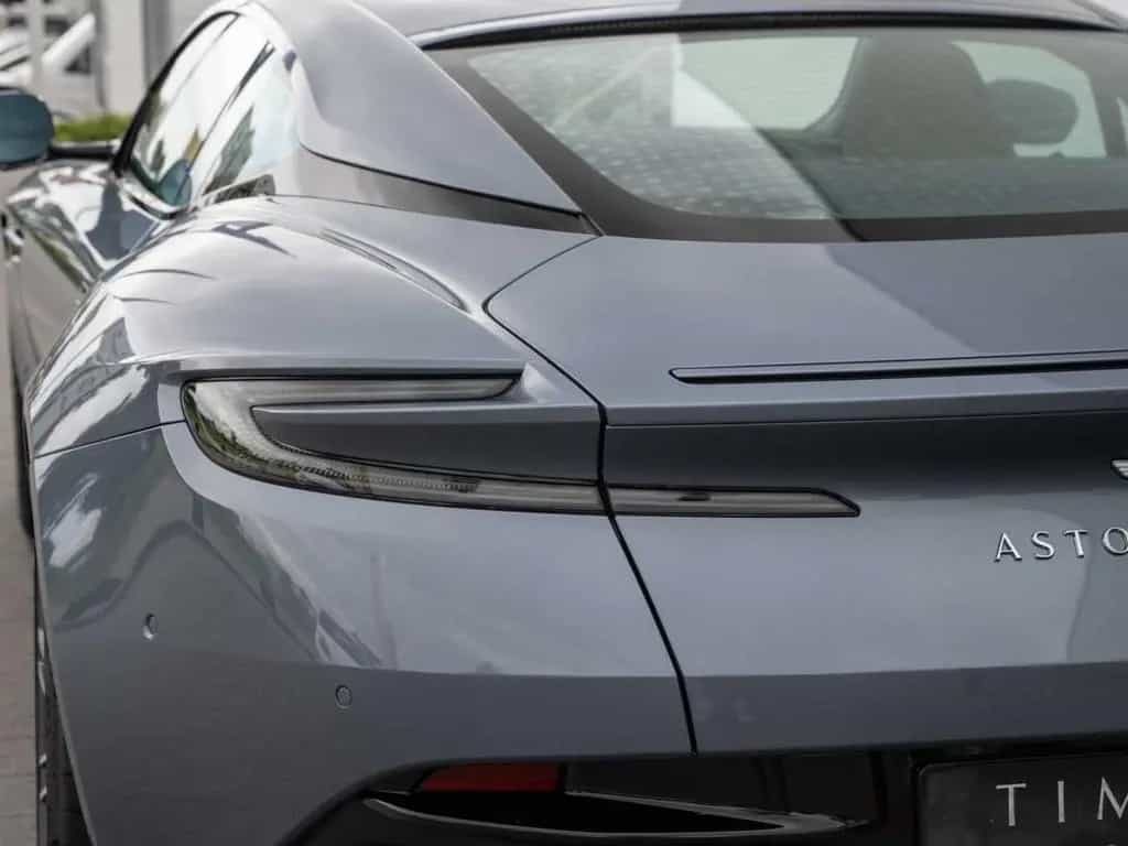 Aston Martin DB12 V8 Coupe 04/2024-photo-7