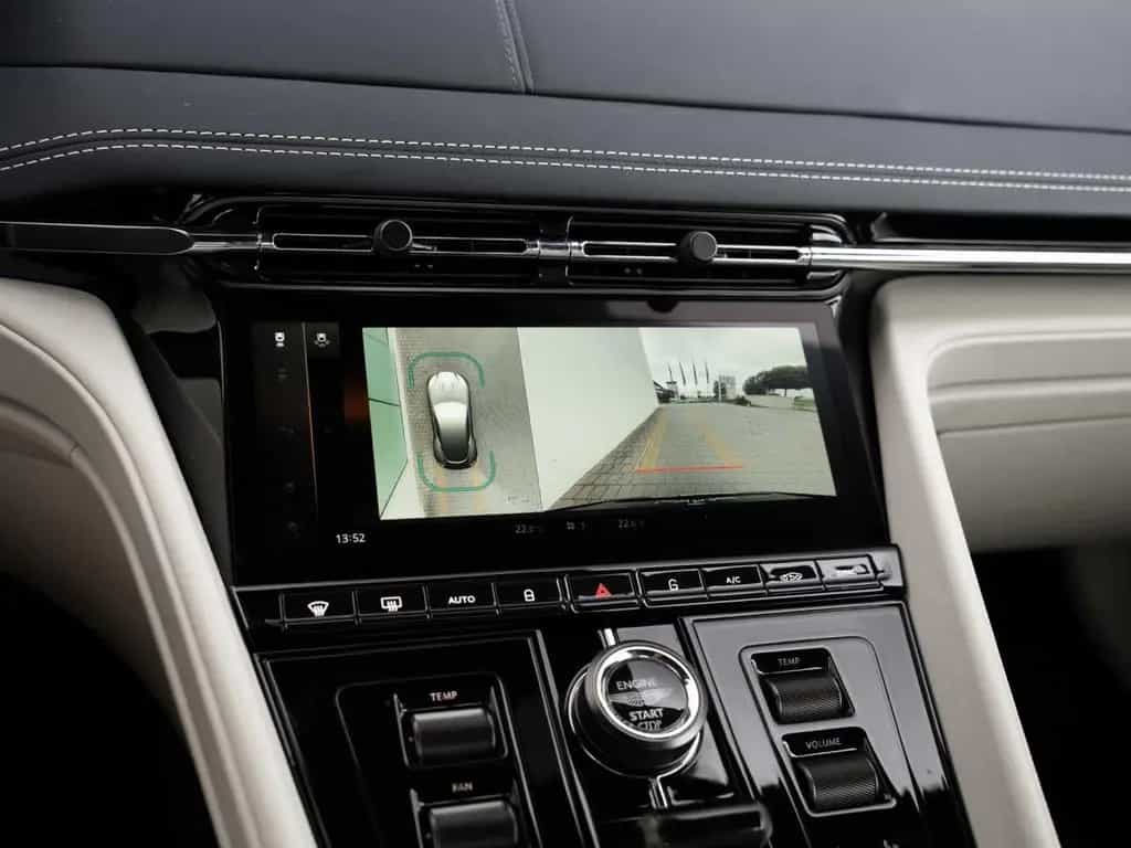 Aston Martin DB12 V8 Coupe 04/2024-photo-9