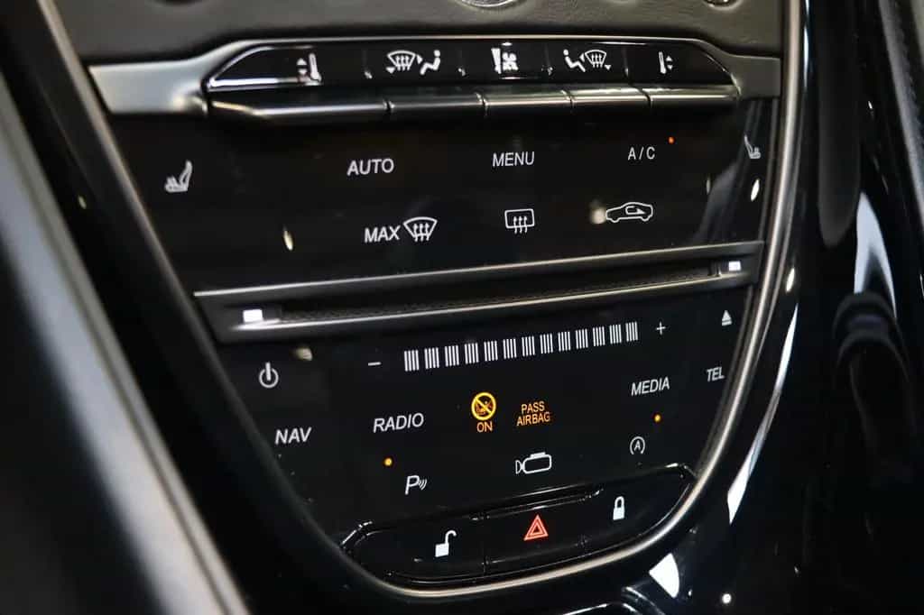 Aston Martin DBS 5.2 V12 Volante - Audio Premium - Carbon 02/2020-photo-9