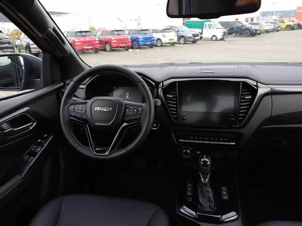 Isuzu D-Max Space Cab V-Cross A/T NEUES Modell null-photo-10