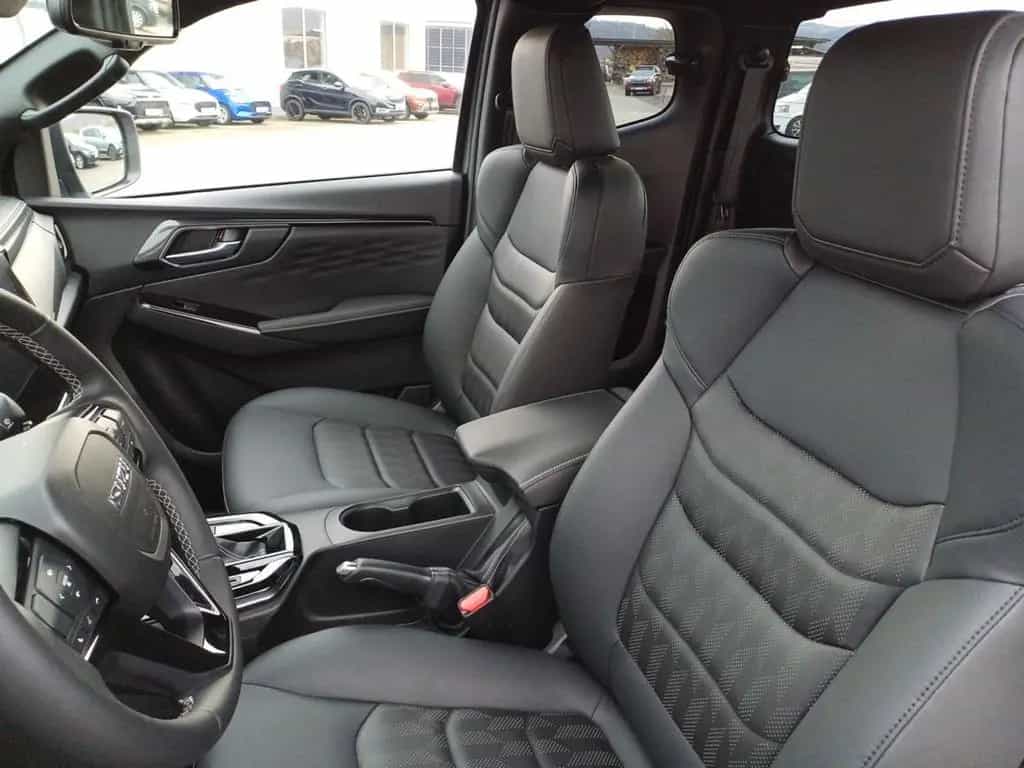 Isuzu D-Max Space Cab V-Cross A/T NEUES Modell null-photo-11