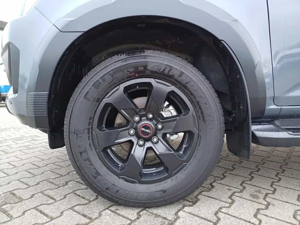 Isuzu D-Max Space Cab V-Cross A/T NEUES Modell null-photo-6