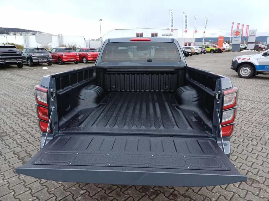 Isuzu D-Max Space Cab V-Cross A/T NEUES Modell null-photo-7