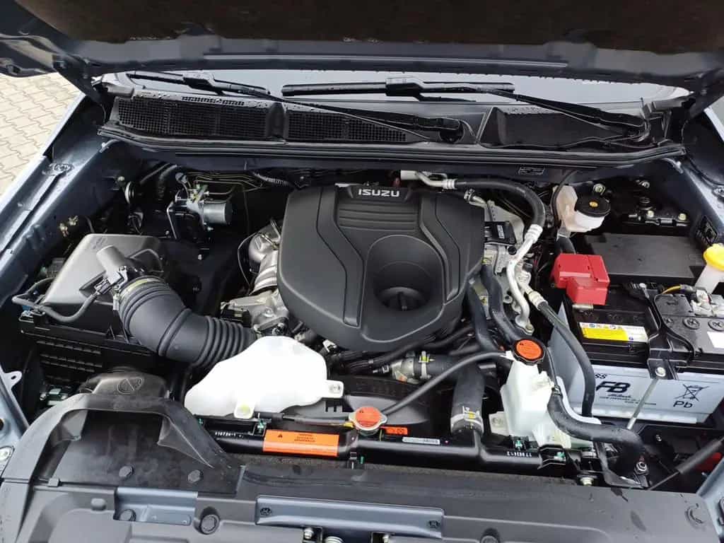 Isuzu D-Max Space Cab V-Cross A/T NEUES Modell null-photo-8