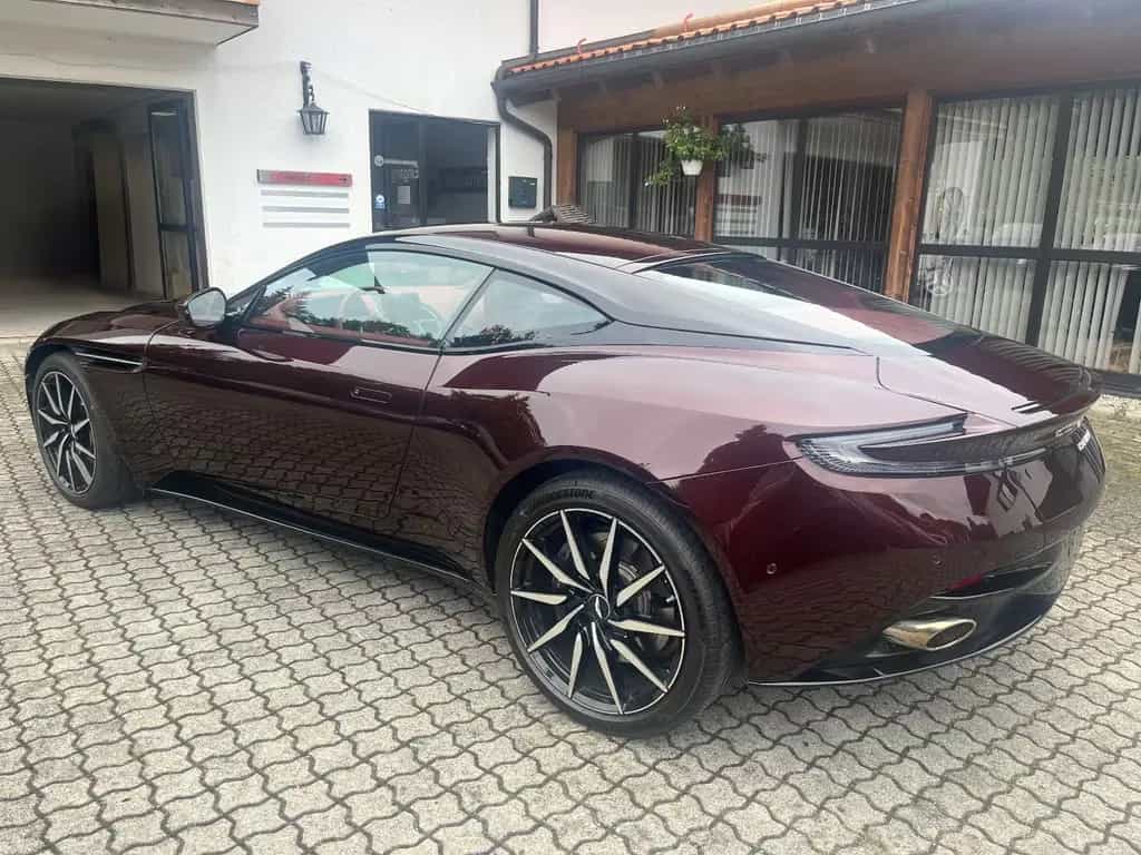 Aston Martin DB11 07/2017-photo-2