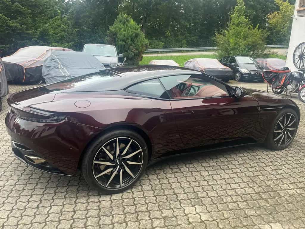 Aston Martin DB11 07/2017-photo-3