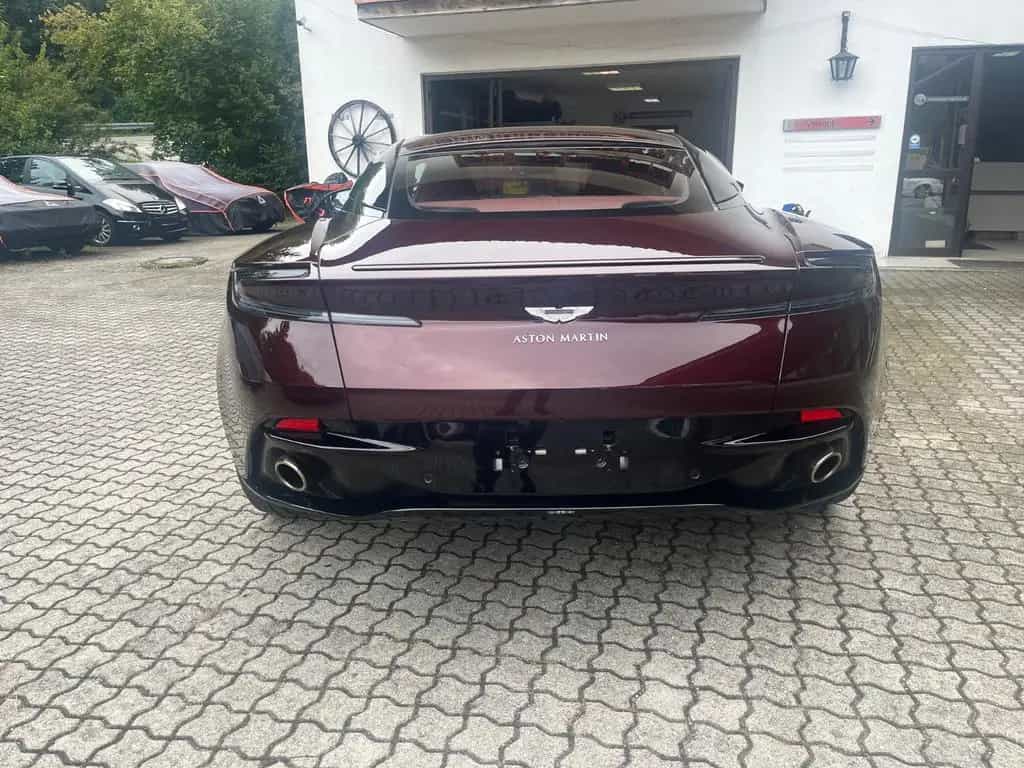 Aston Martin DB11 07/2017-photo-6