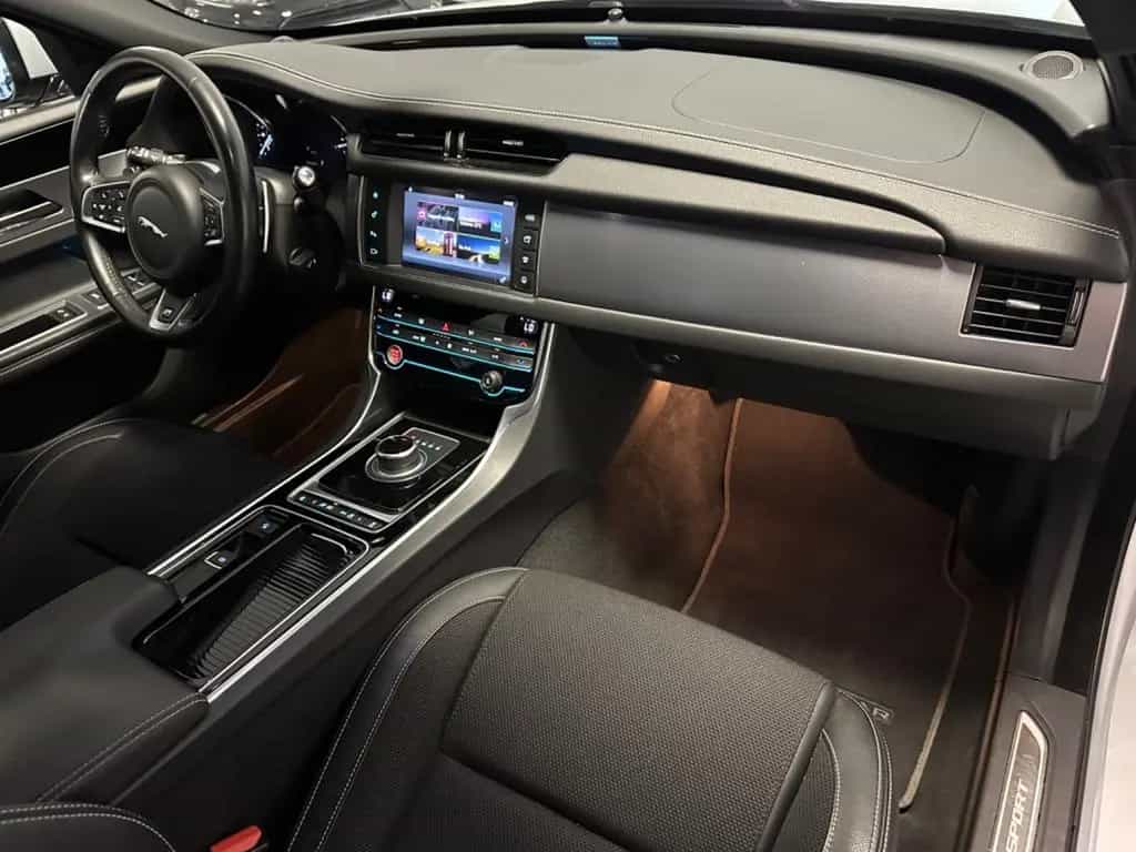 Jaguar XF XF 2.0D AWD AUTOMATICA 240CV R-SPORT PARI 02/2019-photo-13