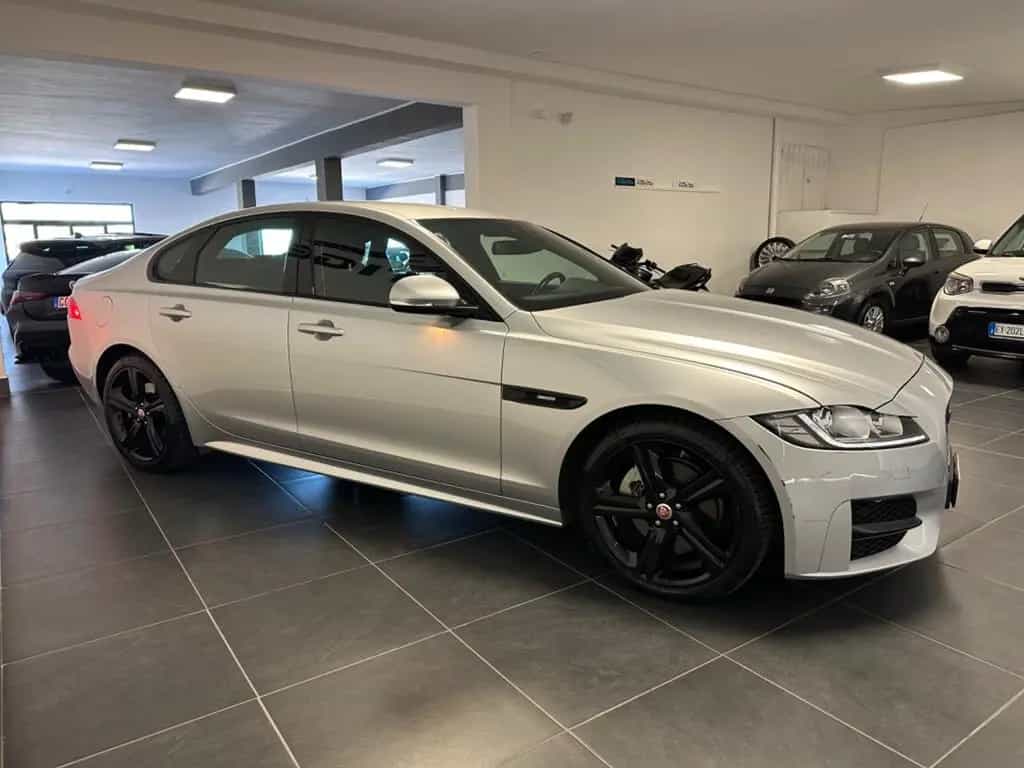 Jaguar XF XF 2.0D AWD AUTOMATICA 240CV R-SPORT PARI 02/2019-photo-4
