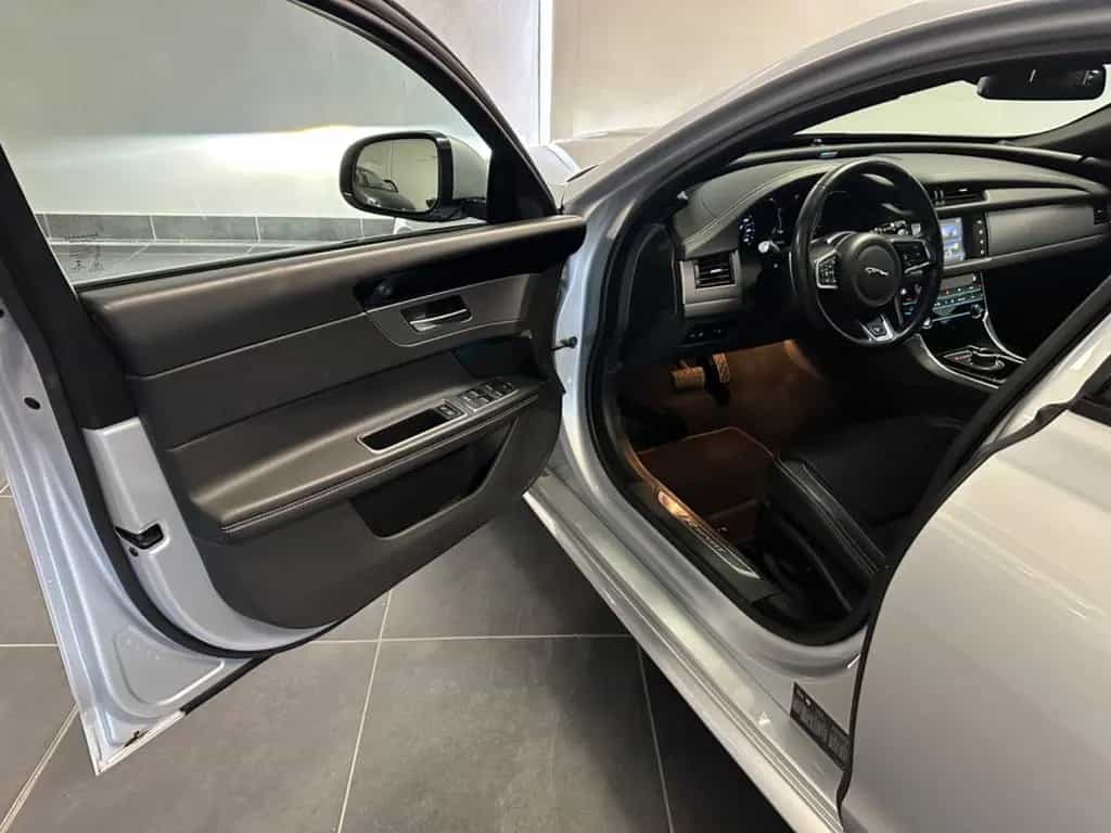 Jaguar XF XF 2.0D AWD AUTOMATICA 240CV R-SPORT PARI 02/2019-photo-9