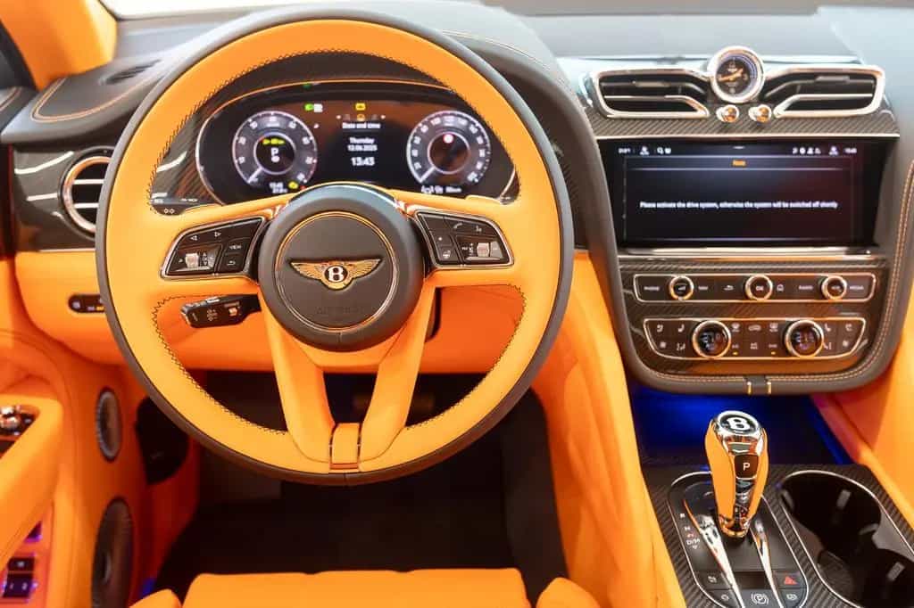 Bentley Bentayga S V8 - B&O, Mulliner Mandarin Hide 10/2025-photo-10
