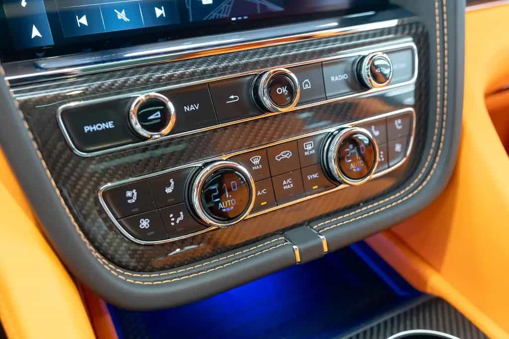 Bentley Bentayga S V8 - B&O, Mulliner Mandarin Hide 10/2025-photo-15