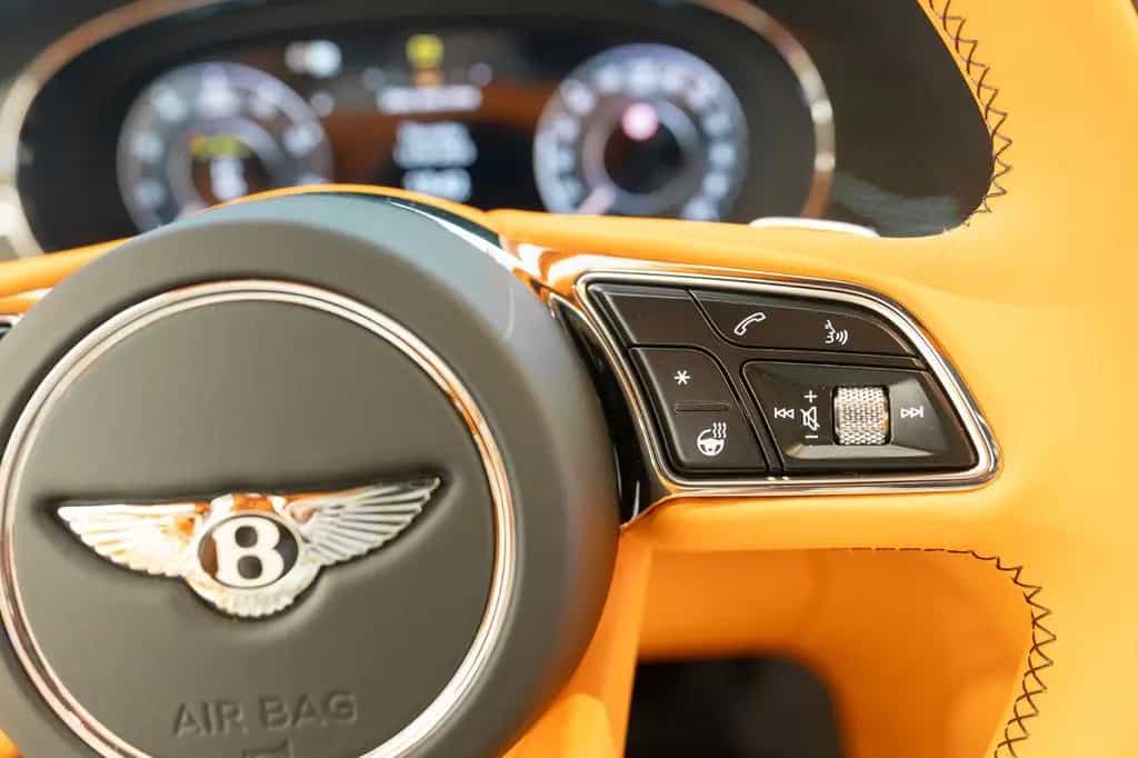 Bentley Bentayga S V8 - B&O, Mulliner Mandarin Hide 10/2025-photo-17