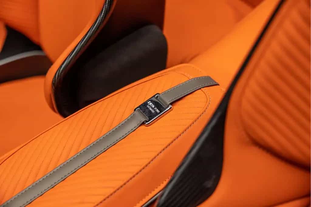 Aston Martin DBS 770 Ultimate Volante 1 of 199 Hermes interio 06/2024-photo-16
