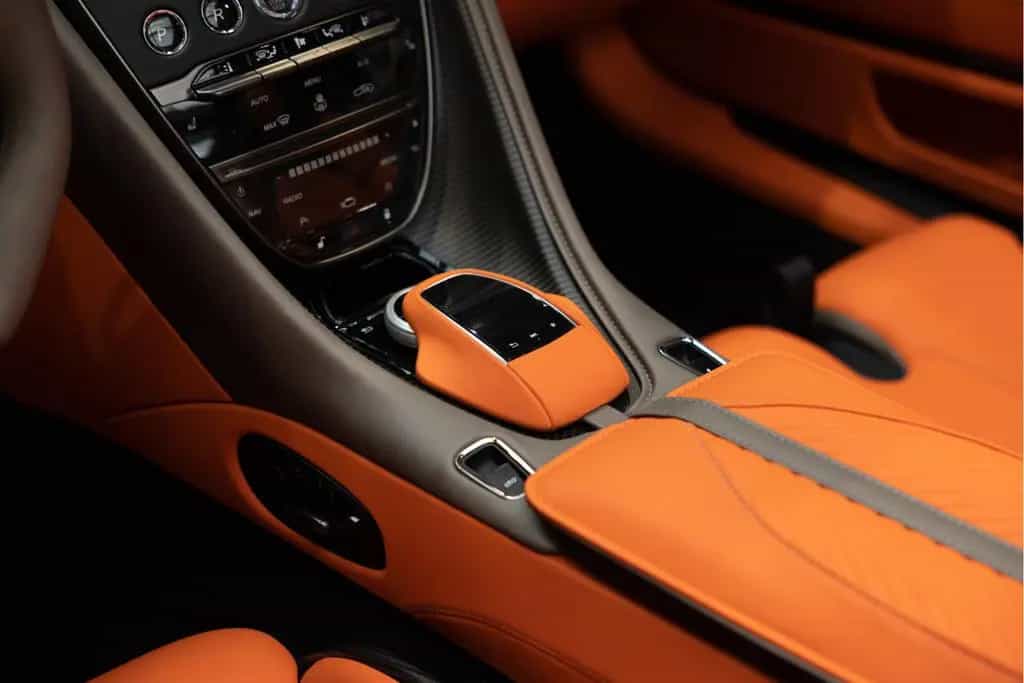 Aston Martin DBS 770 Ultimate Volante 1 of 199 Hermes interio 06/2024-photo-28