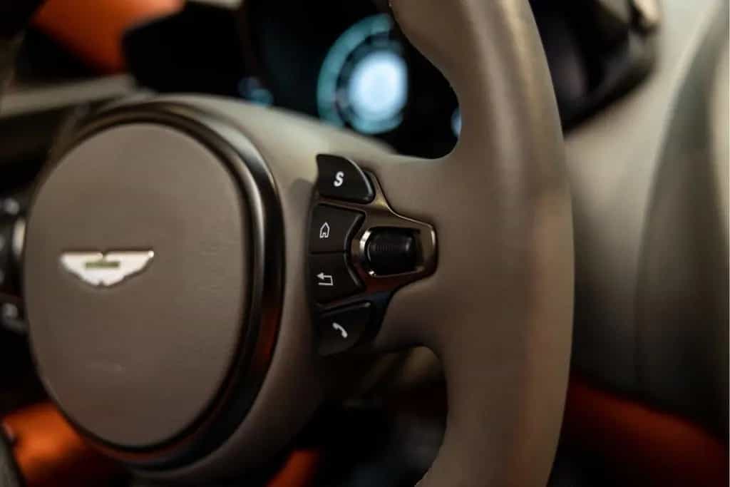 Aston Martin DBS 770 Ultimate Volante 1 of 199 Hermes interio 06/2024-photo-34