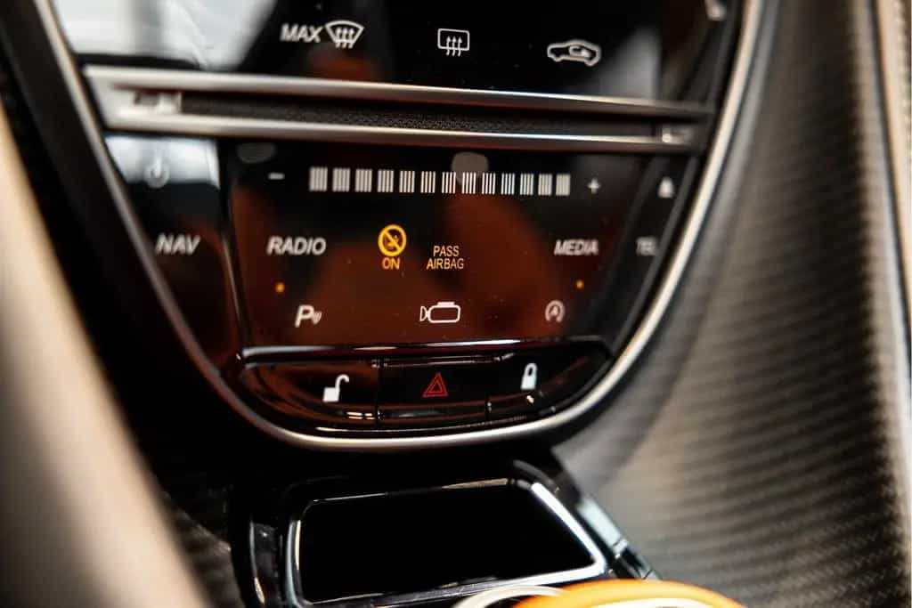 Aston Martin DBS 770 Ultimate Volante 1 of 199 Hermes interio 06/2024-photo-39