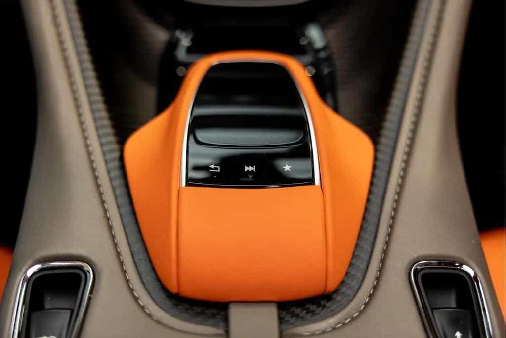 Aston Martin DBS 770 Ultimate Volante 1 of 199 Hermes interio 06/2024-photo-46
