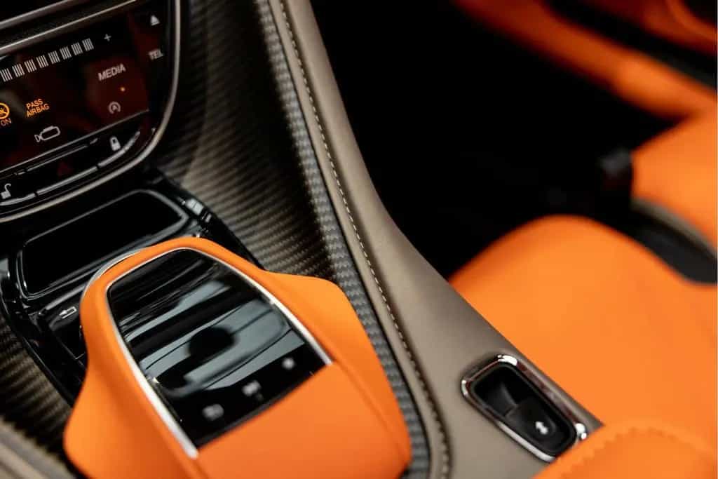 Aston Martin DBS 770 Ultimate Volante 1 of 199 Hermes interio 06/2024-photo-47