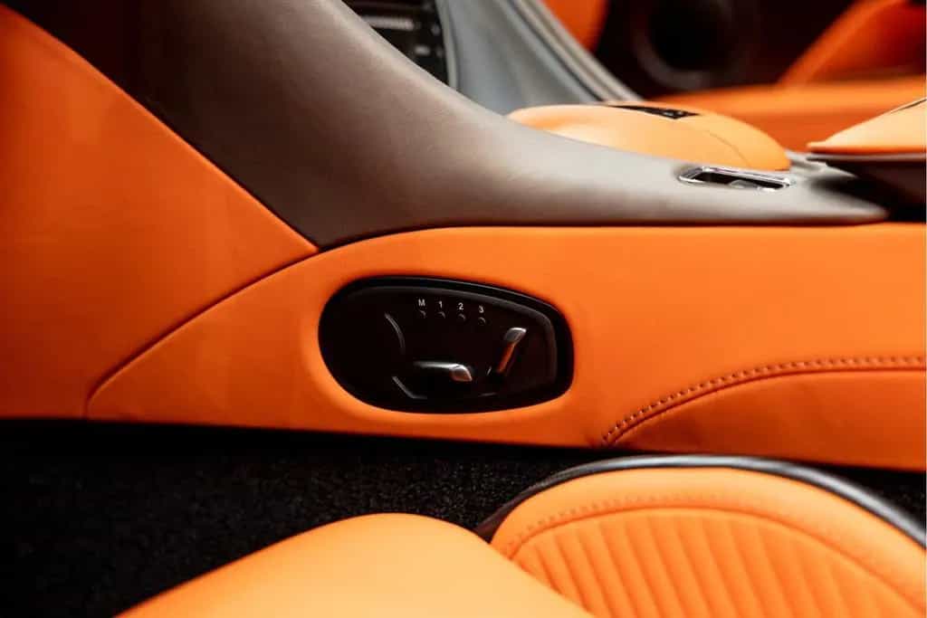 Aston Martin DBS 770 Ultimate Volante 1 of 199 Hermes interio 06/2024-photo-49