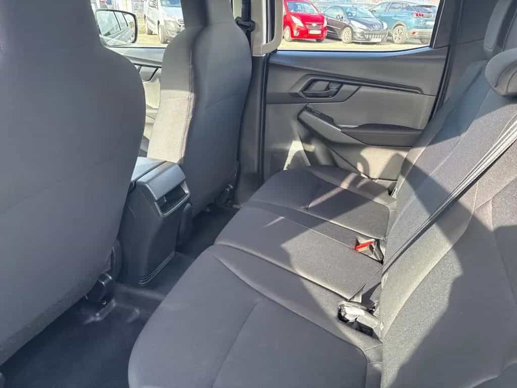 Isuzu D-Max Double Cab 4WD L null-photo-11