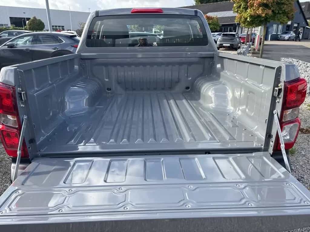 Isuzu D-Max Double Cab 4WD L null-photo-8