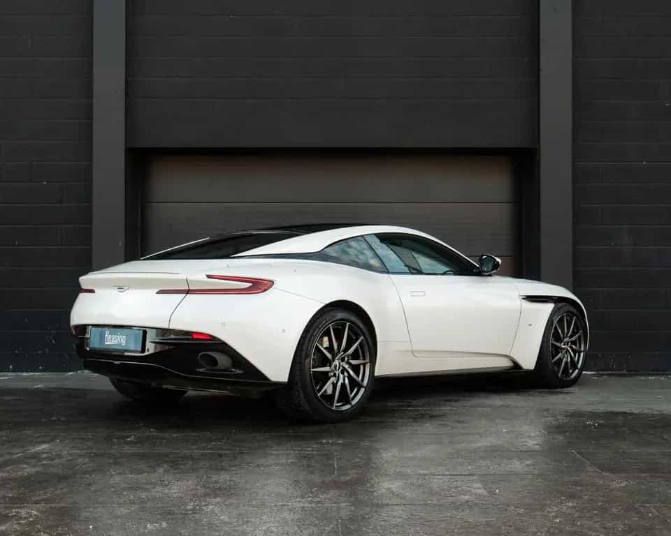 Aston Martin DB11 5.2 V12 Coupé*FIRST EDITION*AMR KIT 12/2016-photo-2