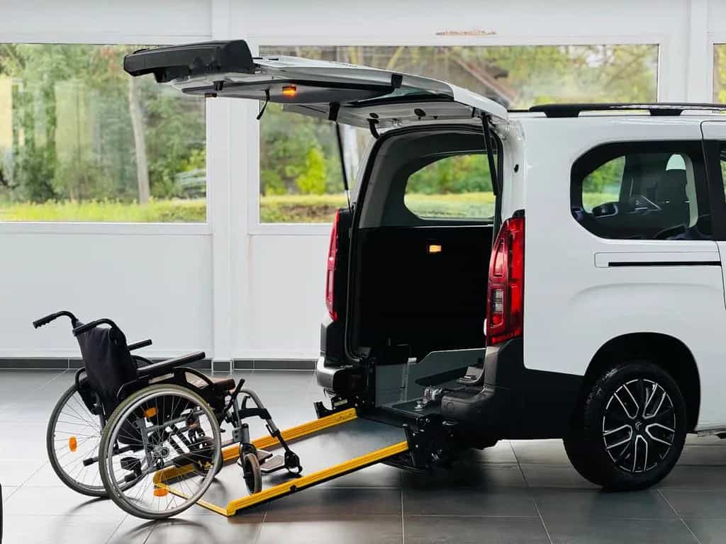 Citroën Berlingo Feel XL Behindertengerecht-Rampe 10/2019-photo-5