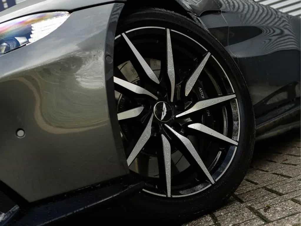 Aston Martin V8 Vantage 4.0 - 5.305km! - Dealer Maintenance 07/2020-photo-11