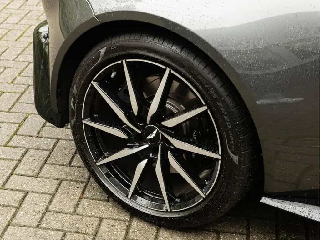 Aston Martin V8 Vantage 4.0 - 5.305km! - Dealer Maintenance 07/2020-photo-16