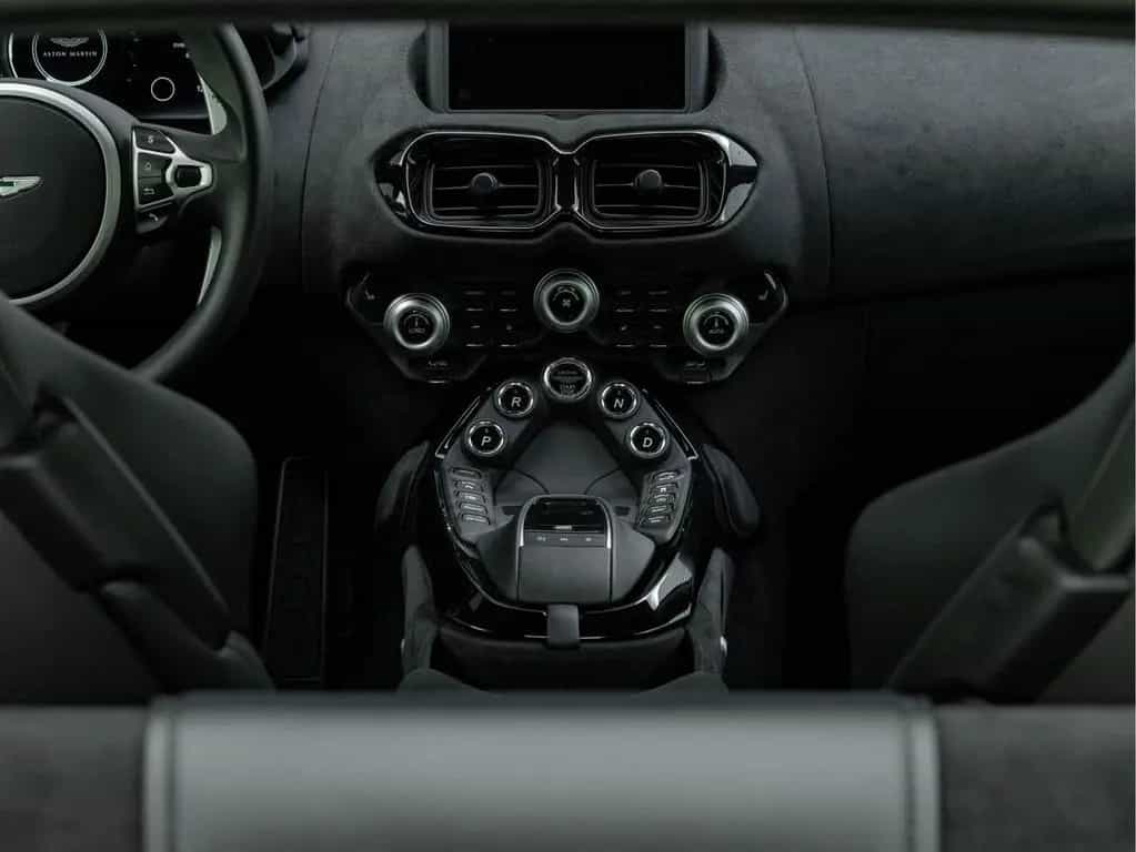 Aston Martin V8 Vantage 4.0 - 5.305km! - Dealer Maintenance 07/2020-photo-19