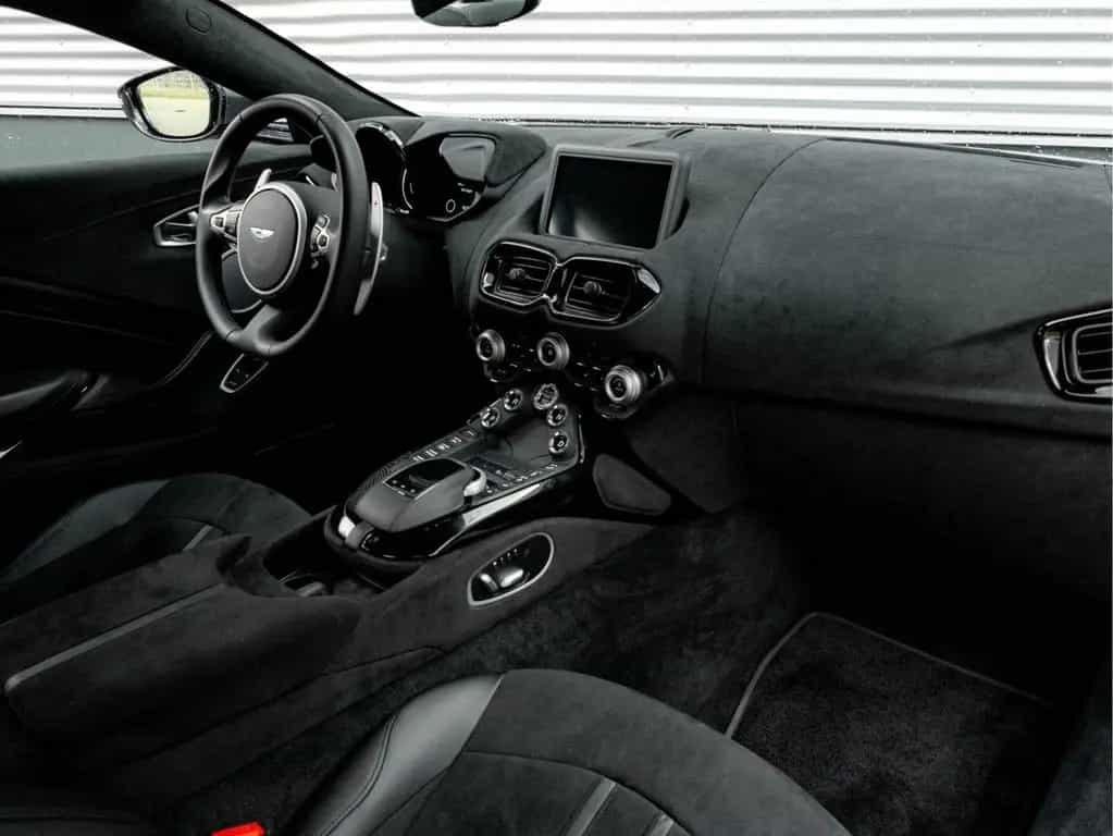 Aston Martin V8 Vantage 4.0 - 5.305km! - Dealer Maintenance 07/2020-photo-2