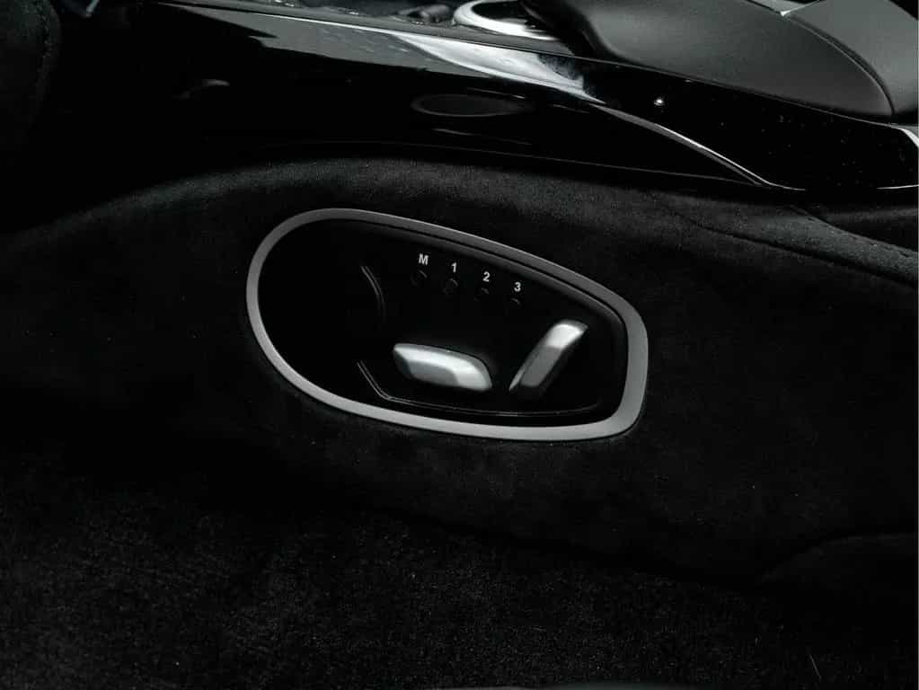 Aston Martin V8 Vantage 4.0 - 5.305km! - Dealer Maintenance 07/2020-photo-29