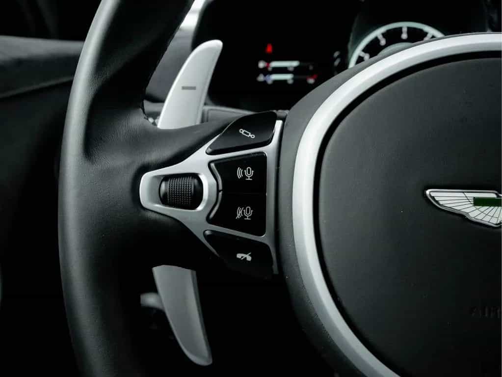 Aston Martin V8 Vantage 4.0 - 5.305km! - Dealer Maintenance 07/2020-photo-32