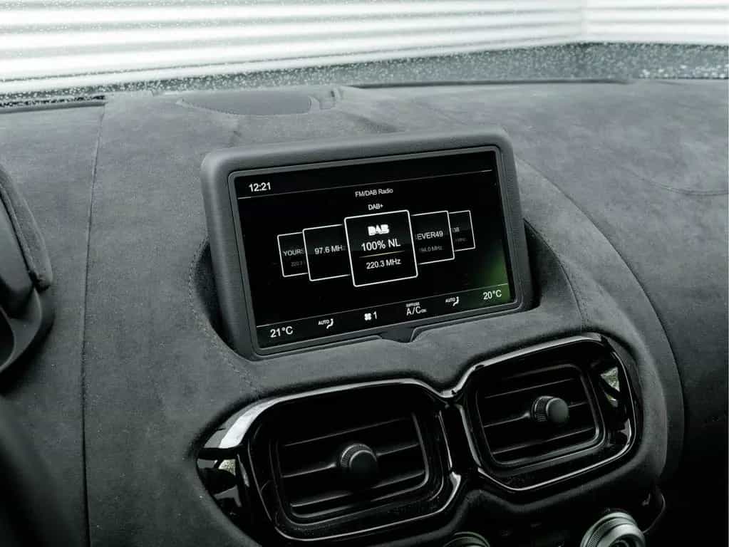 Aston Martin V8 Vantage 4.0 - 5.305km! - Dealer Maintenance 07/2020-photo-35