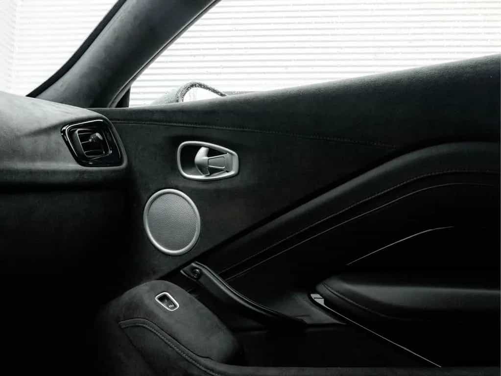 Aston Martin V8 Vantage 4.0 - 5.305km! - Dealer Maintenance 07/2020-photo-38