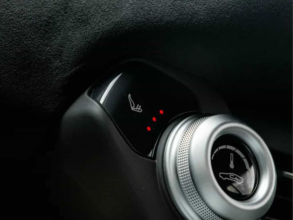 Aston Martin V8 Vantage 4.0 - 5.305km! - Dealer Maintenance 07/2020-photo-41